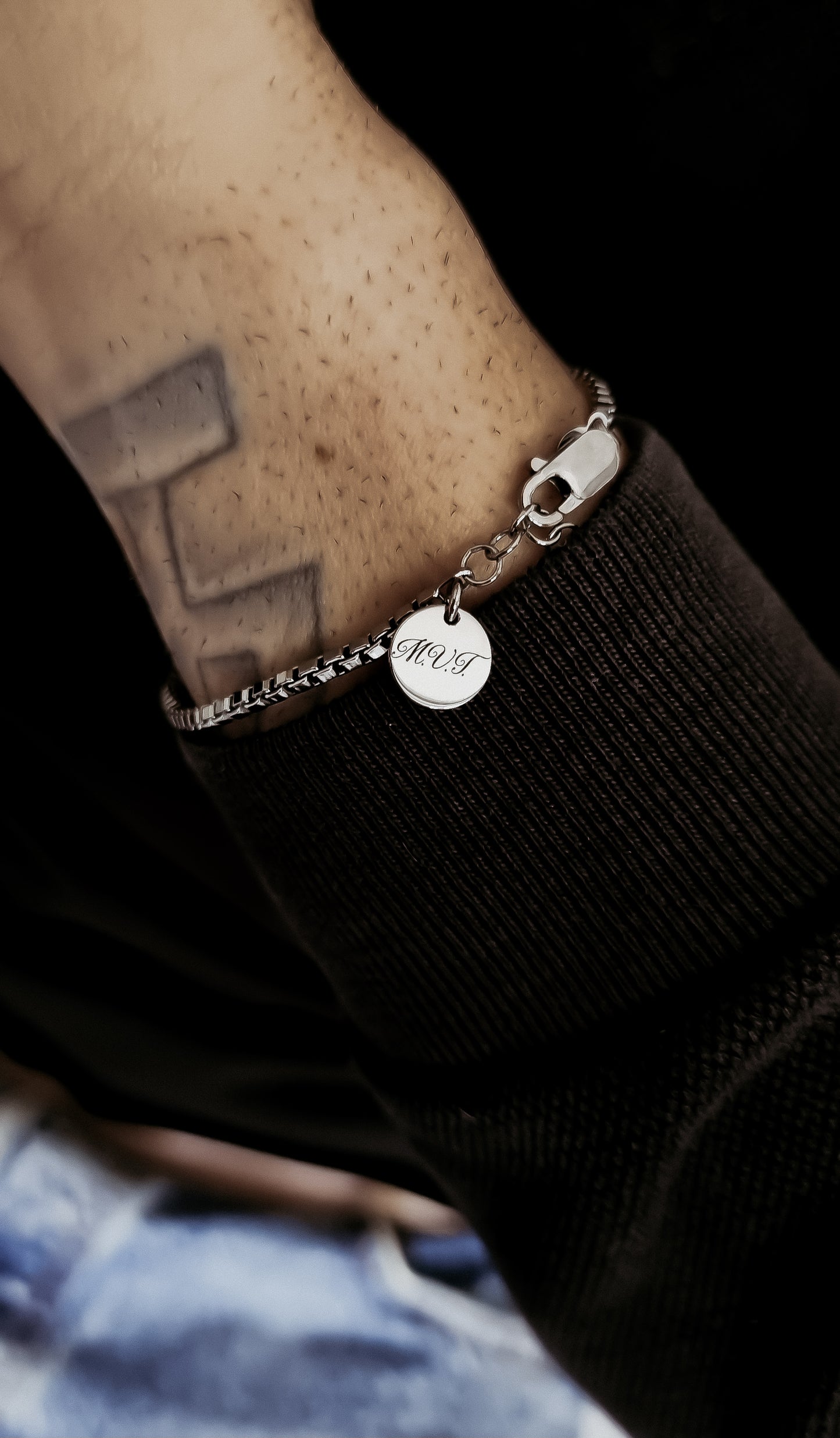 Bracciale filo spesso medaglia tonda
