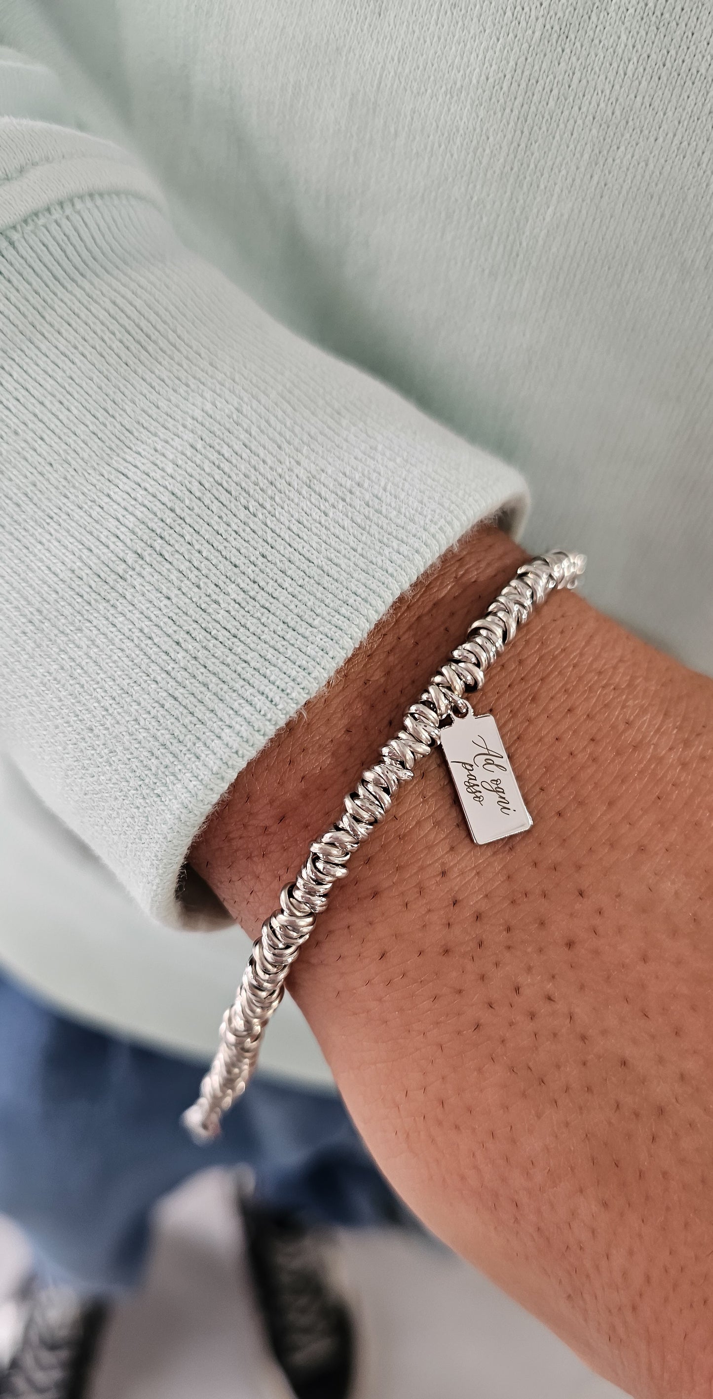 Bracciale nodini e targhetta