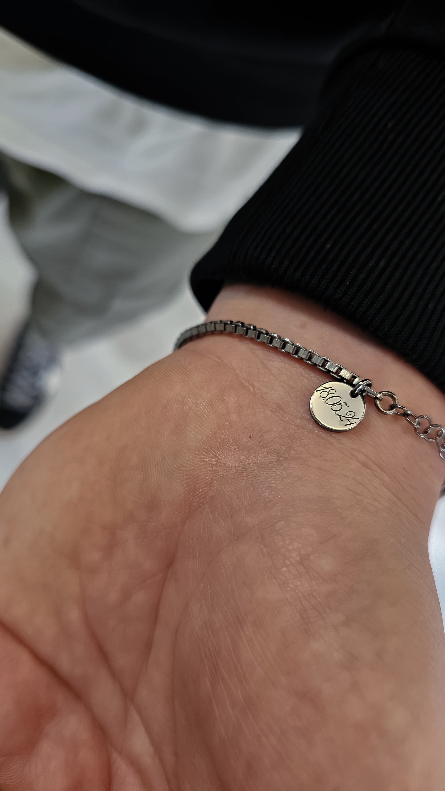 Bracciale filo spesso medaglia tonda