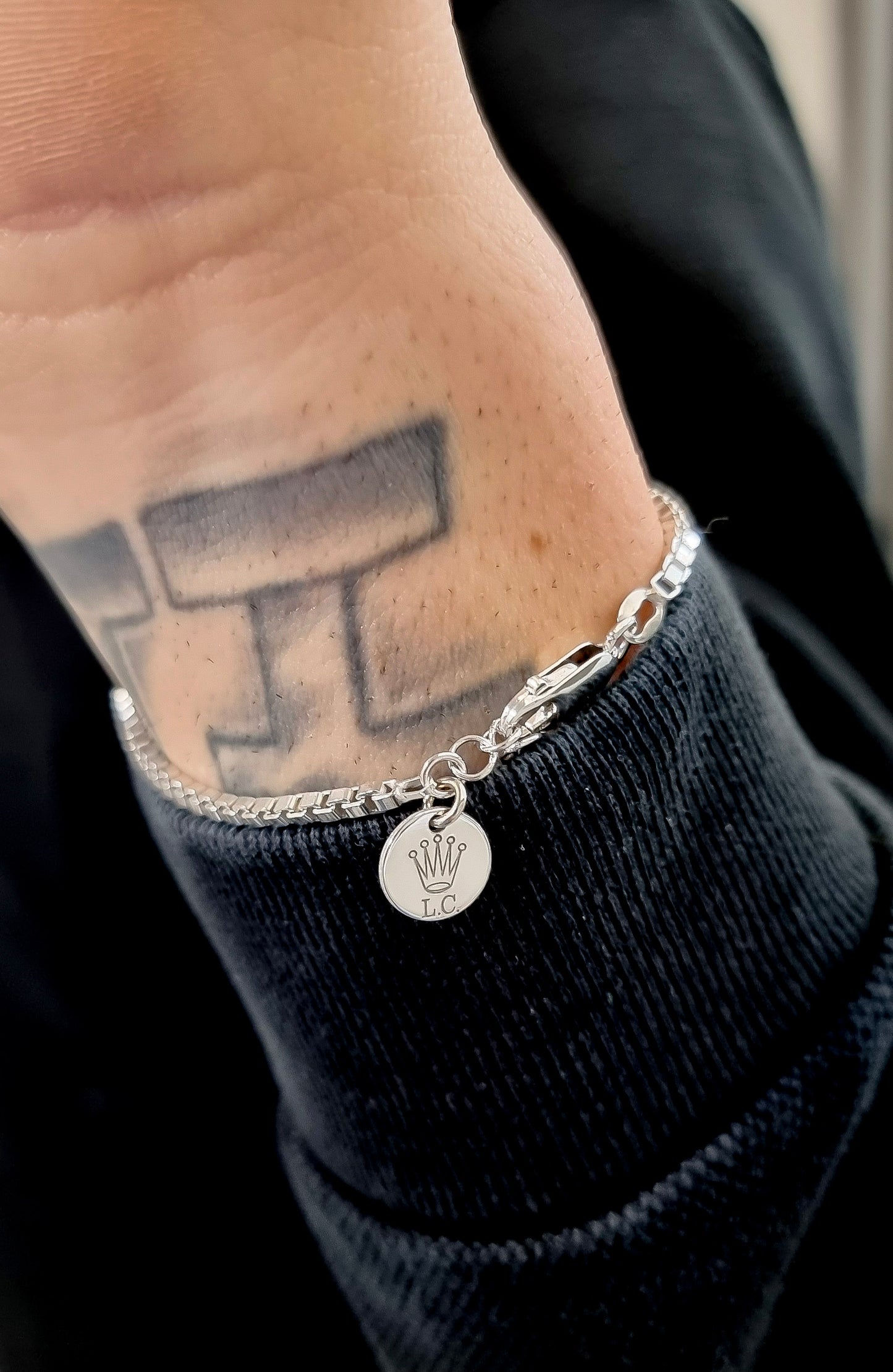 Bracciale filo spesso medaglia tonda